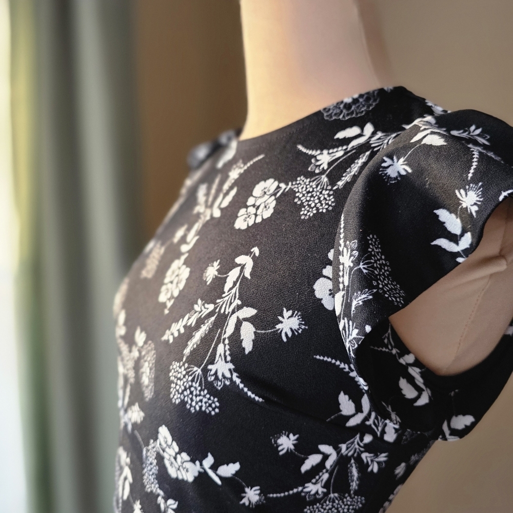 Xhilaration Black & White Floral Flutter Sleeve Dress (Medium) - Picture 4 of 9
